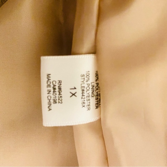 Say What Women’s Plus Size 1x Sleeveless Open Front Faux Fur Mid Length Vest - Picture 3 of 7